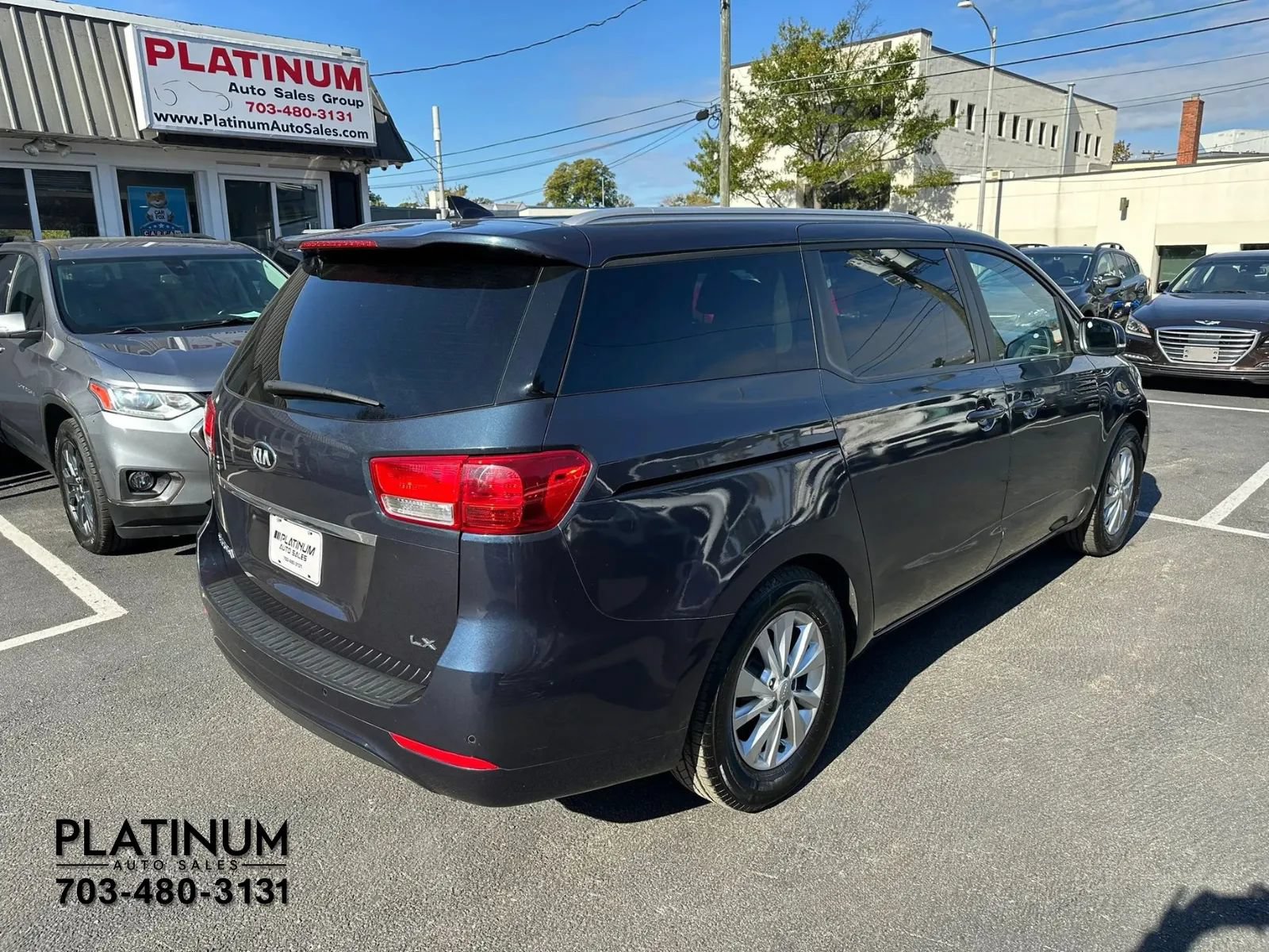 Used 2017 Kia Sedona LX w/ LX Essentials Premium Package FWD image 5