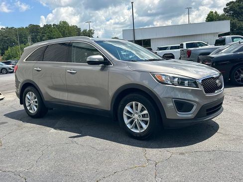Used 2016 Kia Sorento FWD w/ LX Convenience Package image 4