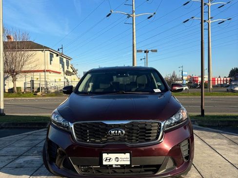 Used 2019 Kia Sorento LX image 3