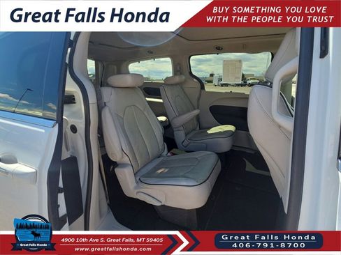 Used 2021 Chrysler Pacifica Limited w/ Premium & Safety Sphere Group AWD/4WD image 16