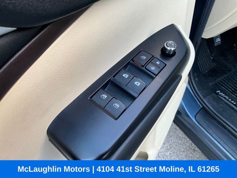 Used 2017 Toyota Highlander XLE image 25