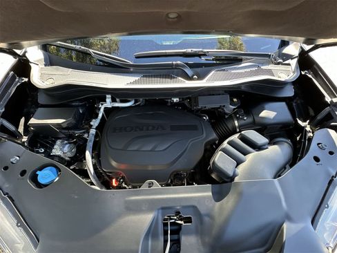 Used 2025 Honda Ridgeline Sport image 10