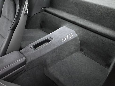 Certified 2018 Porsche 911 GT3 RWD image 15