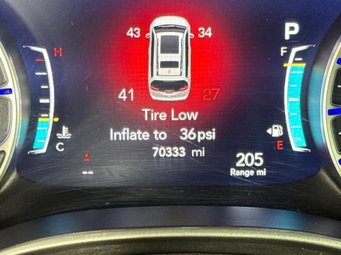 Used 2024 Chrysler Pacifica Touring-L image 23