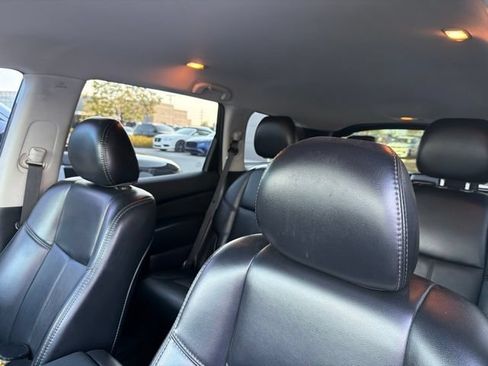 Used 2019 Nissan Pathfinder SL AWD/4WD image 4