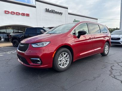 New 2026 Chrysler Pacifica Select