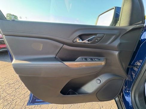 Certified 2023 GMC Acadia SLE w/ Driver Convenience Package image 30