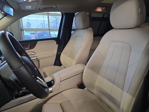 Certified 2022 Mercedes-Benz GLB 250 4MATIC w/ Premium Package Lite image 16
