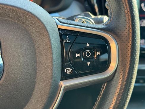 Used 2018 Volvo XC60 T5 R-Design w/ Convenience Package image 18