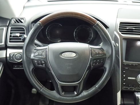 Used 2019 Ford Explorer Platinum AWD/4WD image 24