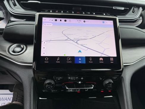 Used 2022 Jeep Grand Cherokee L Limited image 22