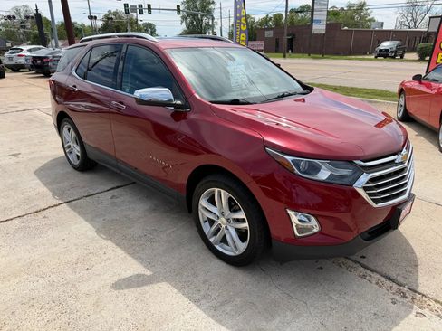 Used 2018 Chevrolet Equinox Premier AWD/4WD image 16