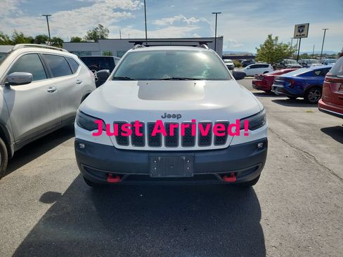 Used 2019 Jeep Cherokee Trailhawk w/ Cold Weather Group AWD/4WD image 2