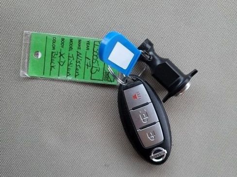 Used 2017 Nissan Titan SV image 20