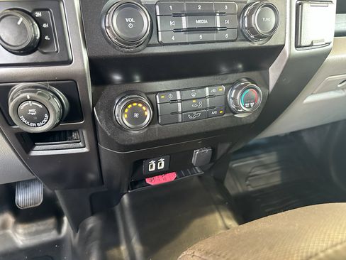 Used 2020 Ford F150 XLT w/ Trailer Tow Package image 22