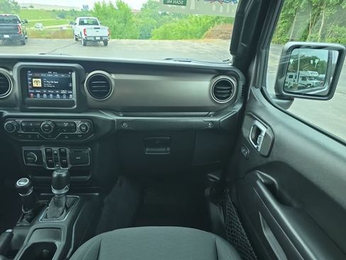 Used 2020 Jeep Gladiator Sport w/ Quick Order Package 24S AWD/4WD image 18