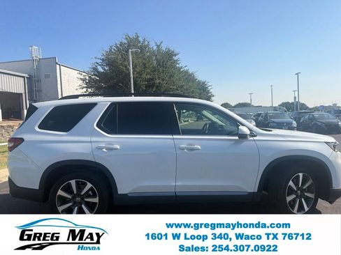 Used 2025 Honda Pilot Touring image 2