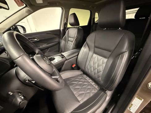 Used 2024 Nissan Rogue Platinum FWD image 19