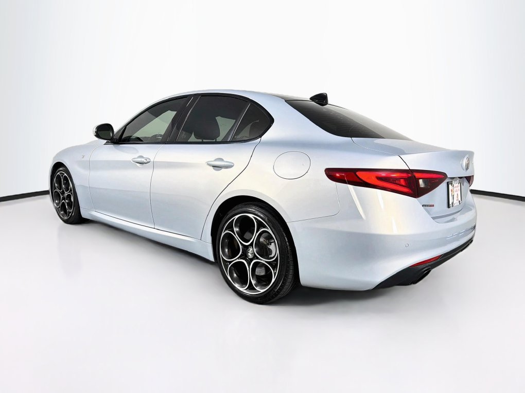 Used 2022 Alfa Romeo Giulia Ti RWD image 7