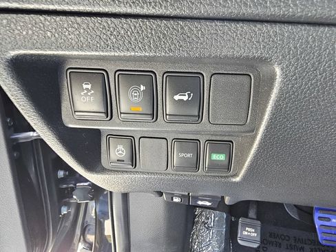 Used 2017 Nissan Rogue SV w/ SV Premium Package FWD image 25
