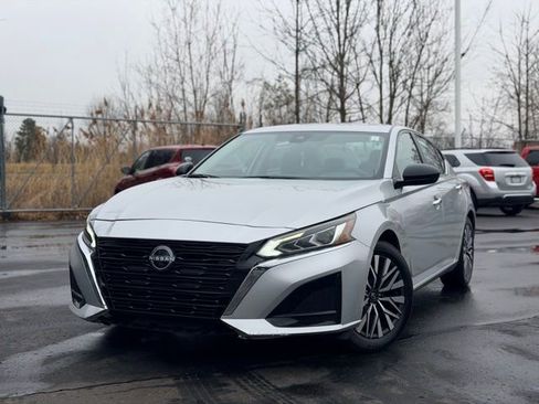 Used 2024 Nissan Altima 2.5 SV image 1