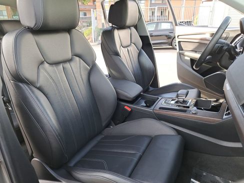 Used 2023 Audi Q5 e Premium w/ Convenience Package image 10