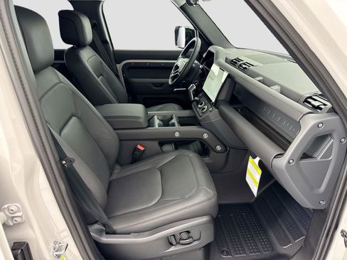 New 2026 Land Rover Defender 110 X-Dynamic SE AWD/4WD image 19