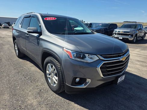 Used 2021 Chevrolet Traverse LT image 13