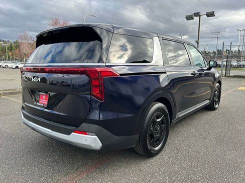 Used 2025 Kia Carnival image 5