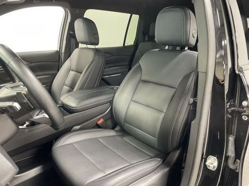 Used 2025 Chevrolet Traverse LT AWD/4WD image 11