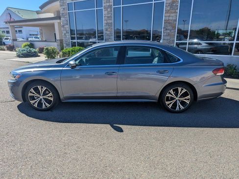 Used 2022 Volkswagen Passat 2.0T SE FWD image 2