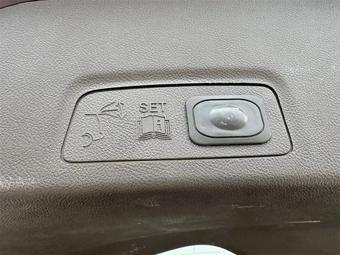 Used 2018 Lincoln MKC Select w/ Select Plus Package image 25