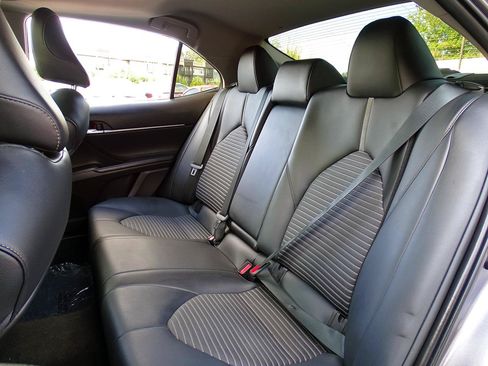 Used 2022 Toyota Camry SE w/ Cold Weather Package FWD image 21