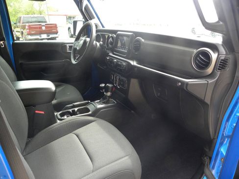 Used 2023 Jeep Gladiator Sport image 14