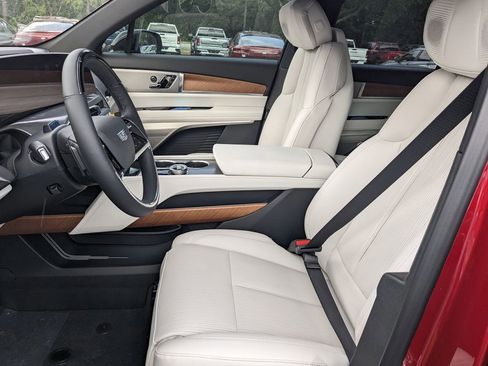 New 2026 Cadillac Vistiq Luxury w/ LPO, Floor Liner Package image 24