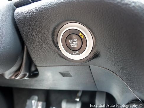 Used 2026 Chrysler Pacifica Limited FWD image 19