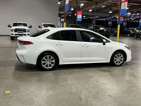 Used 2020 Toyota Corolla LE image 6