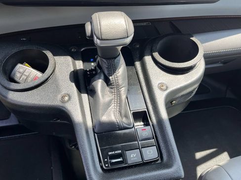 Used 2021 Toyota Sienna XLE w/ XLE Plus Package FWD image 19