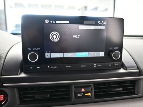 Used 2023 Honda Pilot LX image 22