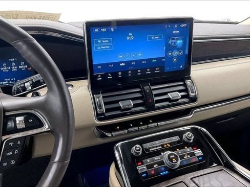 Used 2022 Lincoln Navigator Reserve AWD/4WD image 5