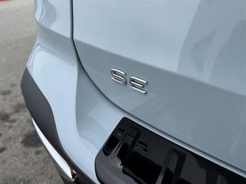 New 2025 Volkswagen Taos SE image 10