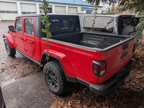 Used 2022 Jeep Gladiator Willys image 2