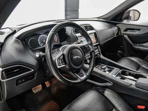 Used 2017 Jaguar F-PACE S image 23