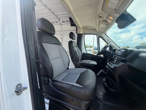 Used 2024 RAM ProMaster 2500 w/ Convenience Group FWD image 17