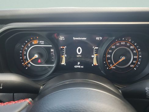 Used 2024 Jeep Wrangler Unlimited Rubicon w/ Technology Group AWD/4WD image 23
