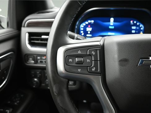 Used 2023 Chevrolet Tahoe Z71 w/ Z71 Off-Road Package AWD/4WD image 19