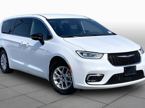 Used 2025 Chrysler Pacifica Select FWD image 3