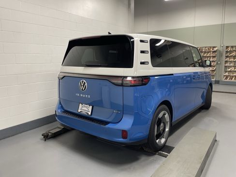 New 2025 Volkswagen ID. Buzz Pro S Plus image 2