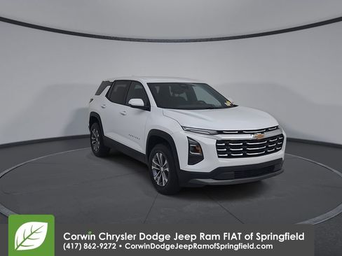 Used 2026 Chevrolet Equinox LT FWD image 3