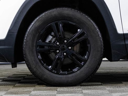 Used 2024 GMC Terrain SLE image 43